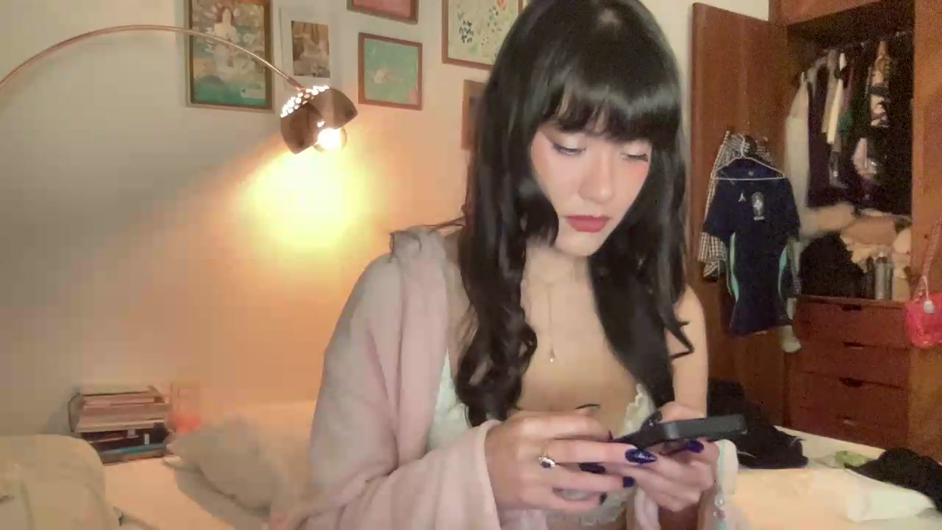 Gallery image thumbnail from LuluArtist's myfreecams stream on, 06/10/2026, 22:22 image 15 of 20