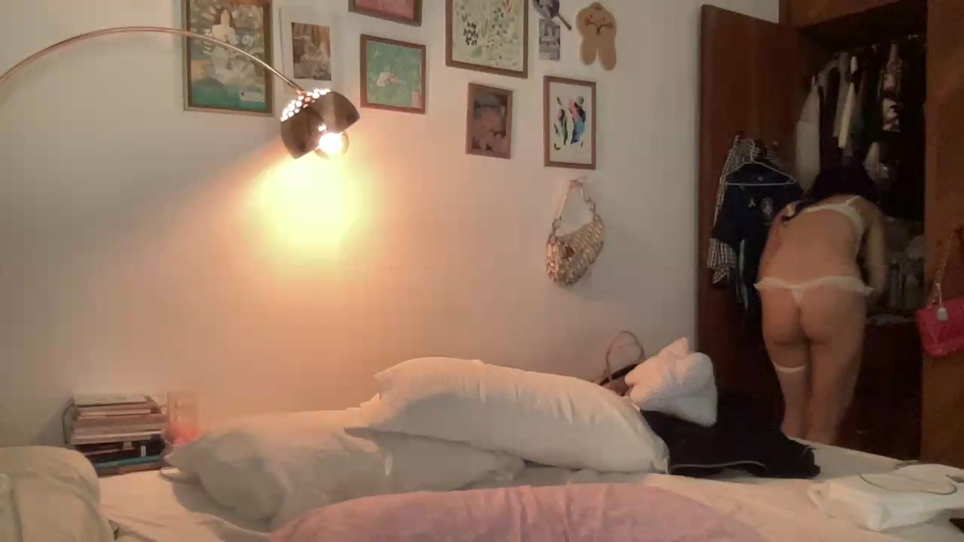 Gallery image thumbnail from LuluArtist's myfreecams stream on, 06/10/2026, 22:22 image 9 of 20