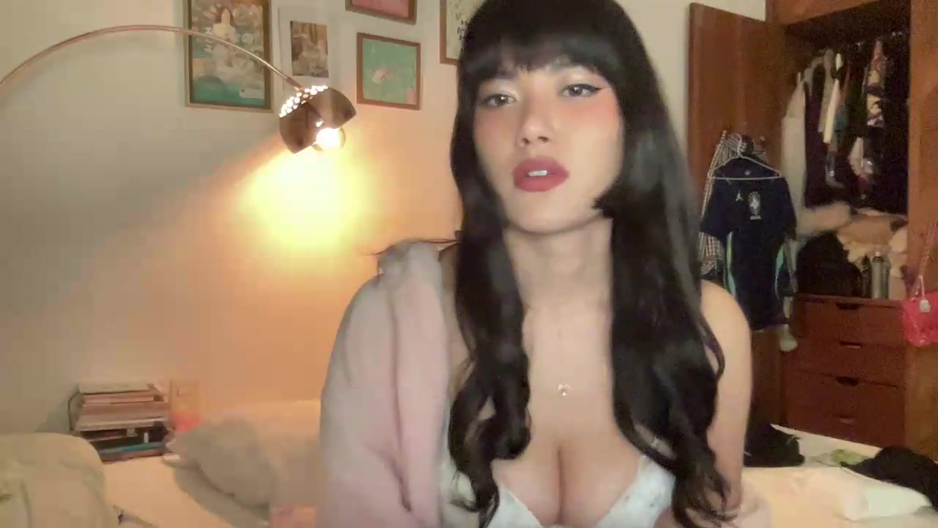 Gallery image thumbnail from LuluArtist's myfreecams stream on, 06/10/2026, 22:22 image 19 of 20