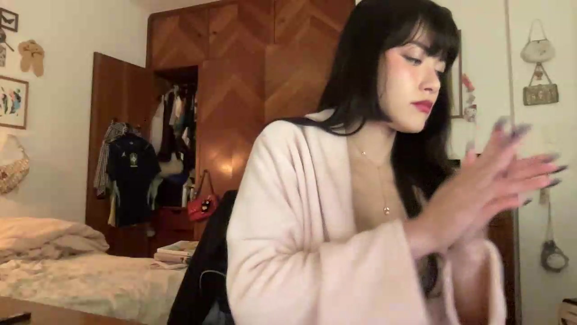 Gallery image thumbnail from LuluArtist's myfreecams stream on, 06/19/2026, 24:01 image 6 of 20