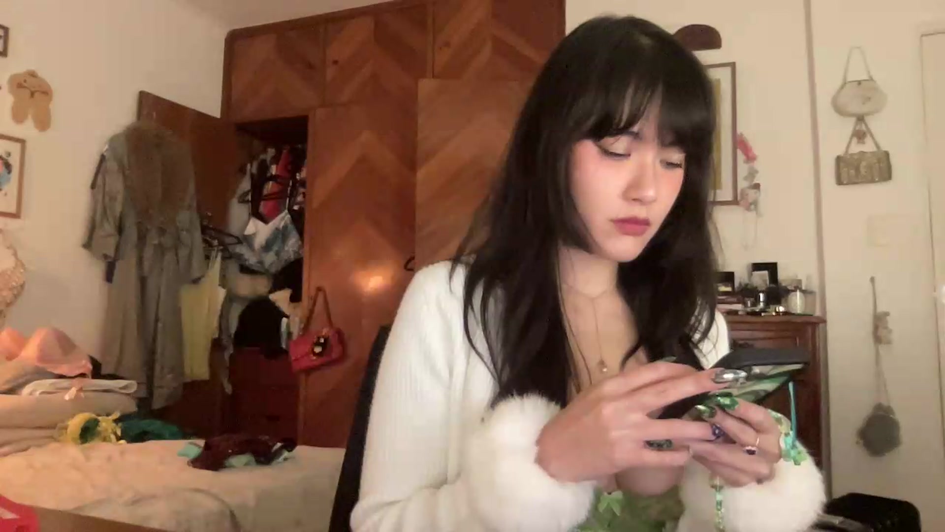 Gallery image thumbnail from LuluArtist's myfreecams stream on, 06/27/2026, 24:15 image 7 of 20