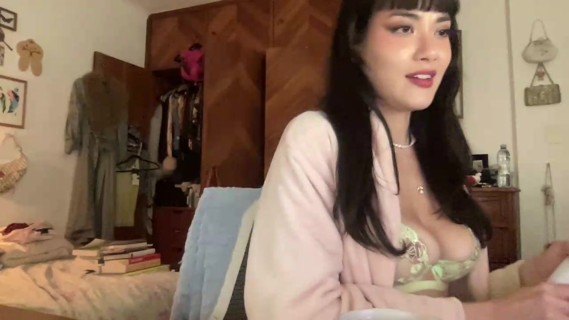 Gallery image thumbnail from LuluArtist's myfreecams stream on, 07/11/2026, 24:47 image 14 of 20