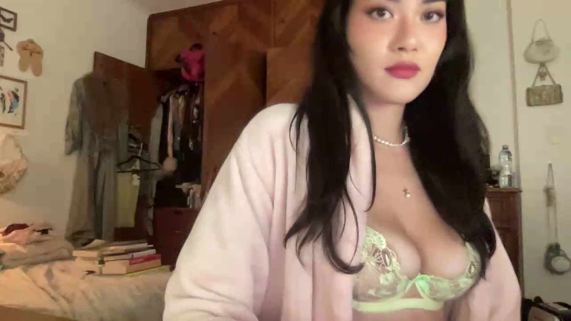 Gallery image thumbnail from LuluArtist's myfreecams stream on, 07/11/2026, 24:47 image 16 of 20