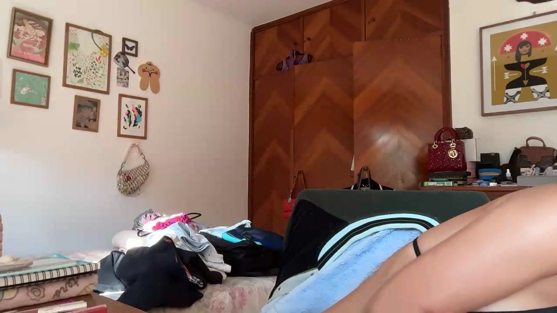 Gallery image thumbnail from LuluArtist's myfreecams stream on, 08/20/2026, 19:09 image 19 of 20