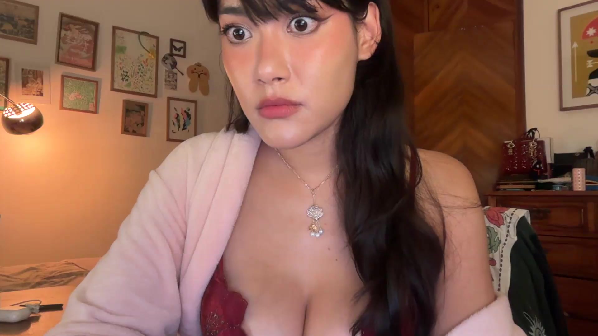 Gallery image thumbnail from LuluArtist's myfreecams stream on, 08/27/2026, 24:56 image 16 of 20