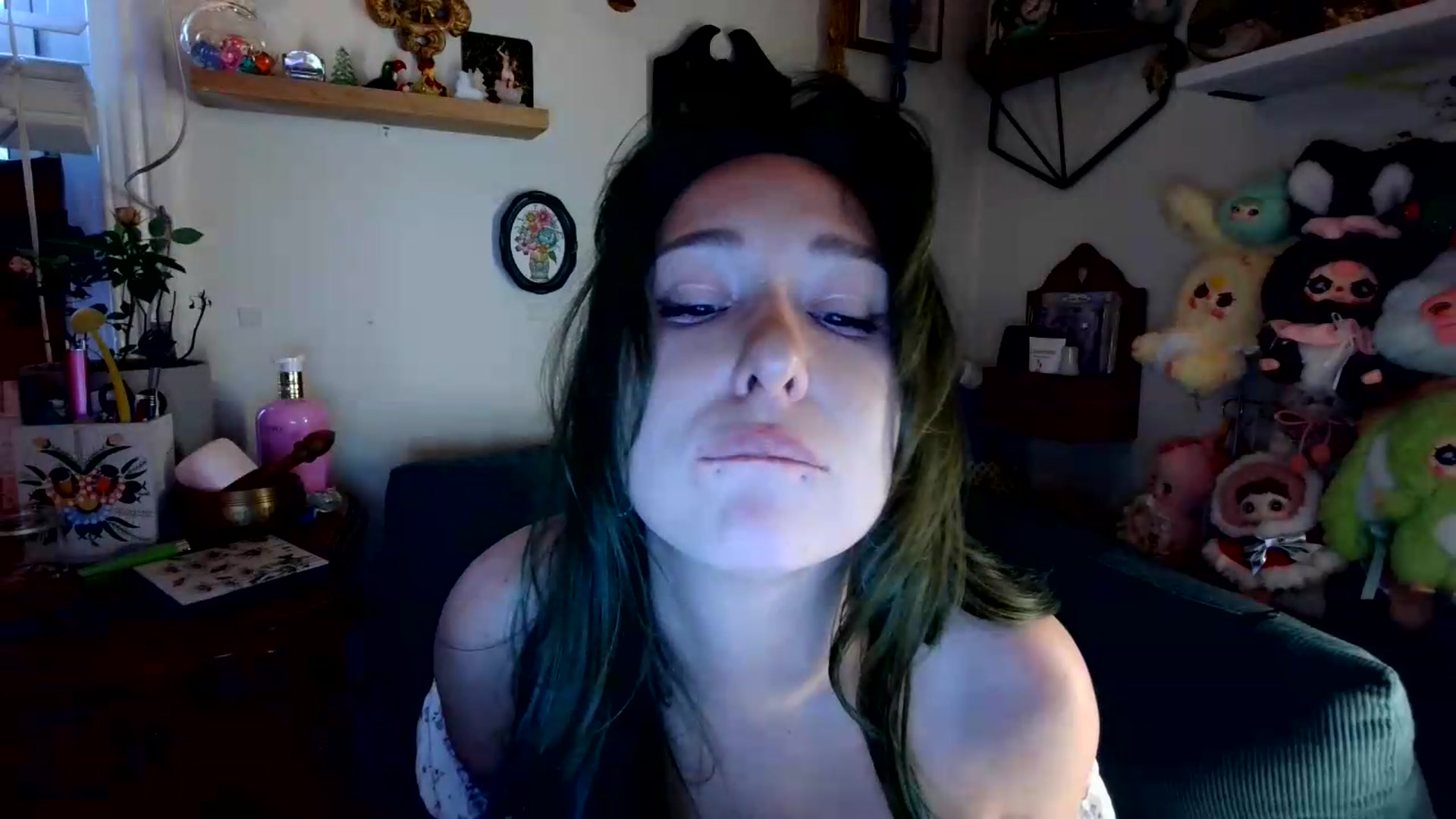Gallery image thumbnail from LumaDoll's myfreecams stream on, 08/14/2026, 23:56 image 16 of 20