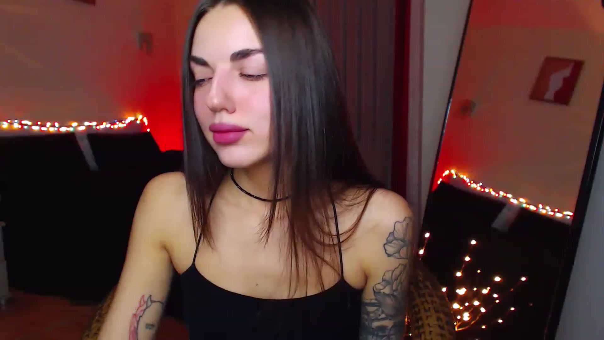 Gallery image thumbnail from Lumiere_Fleur's myfreecams stream on, 12/24/2022, 20:17 image 13 of 20
