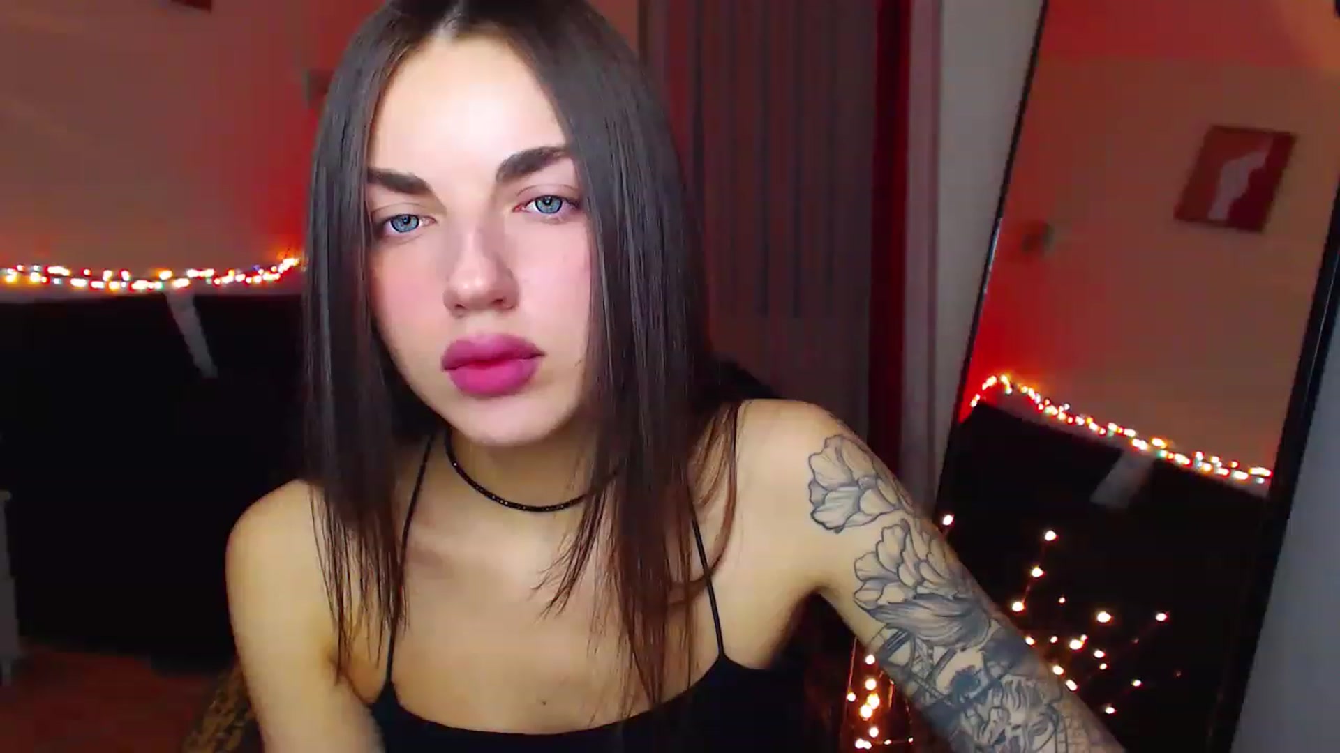Gallery image thumbnail from Lumiere_Fleur's myfreecams stream on, 12/24/2022, 20:17 image 14 of 20