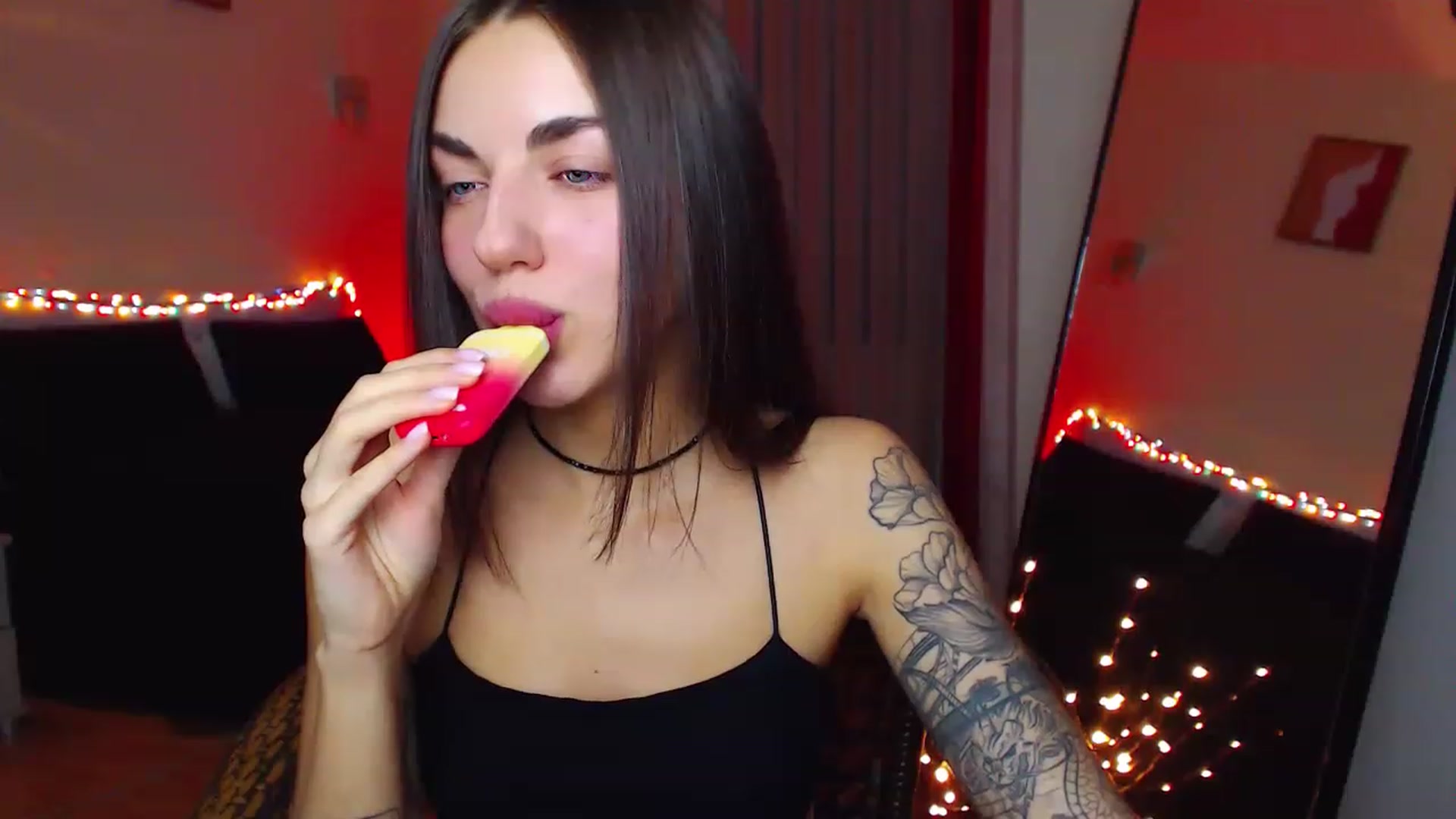 Gallery image thumbnail from Lumiere_Fleur's myfreecams stream on, 12/24/2022, 20:17 image 12 of 20