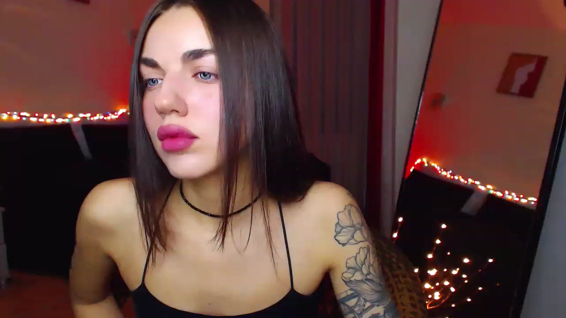 Gallery image thumbnail from Lumiere_Fleur's myfreecams stream on, 12/24/2022, 20:17 image 19 of 20