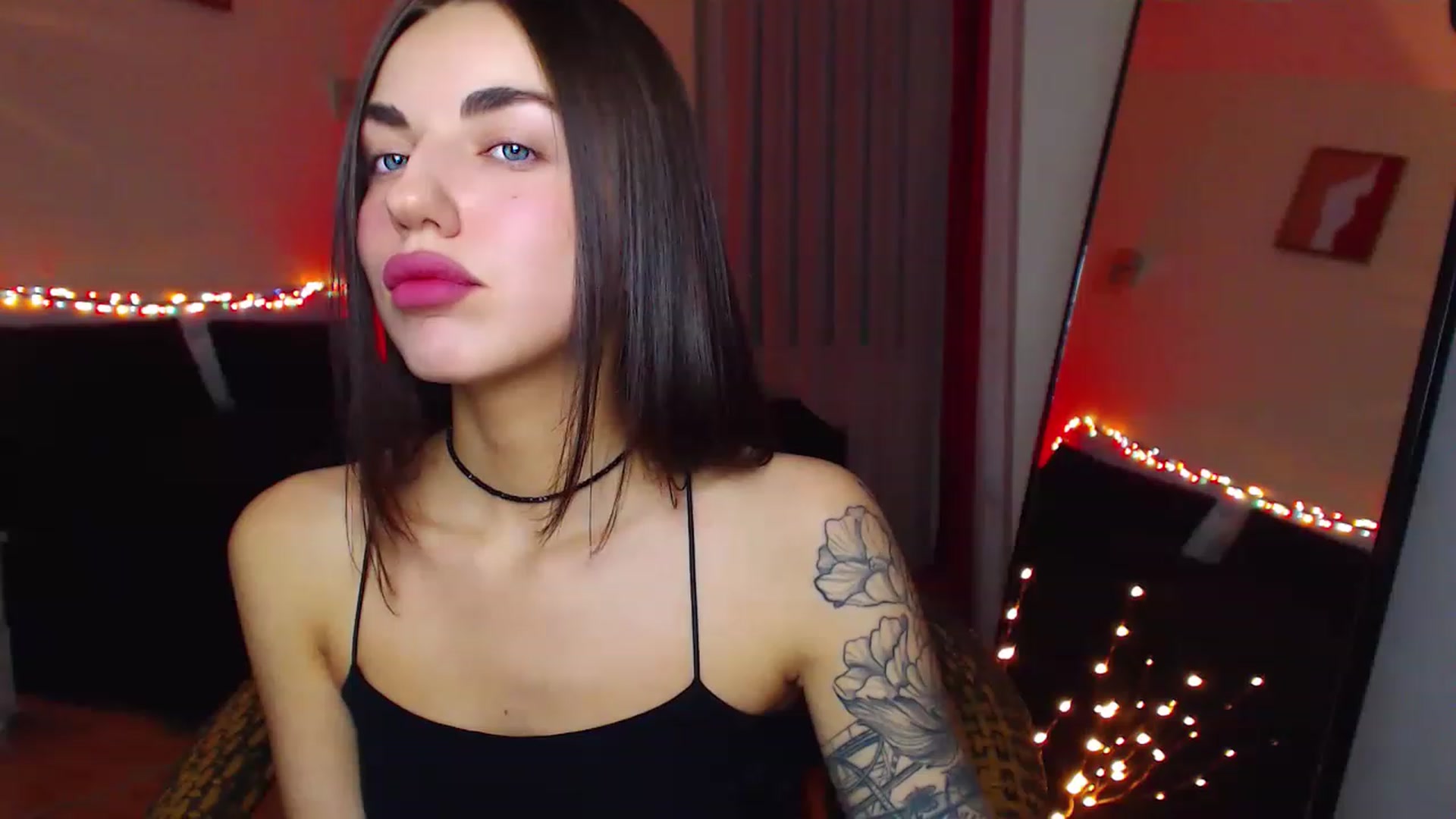 Gallery image thumbnail from Lumiere_Fleur's myfreecams stream on, 12/24/2022, 21:04 image 9 of 20