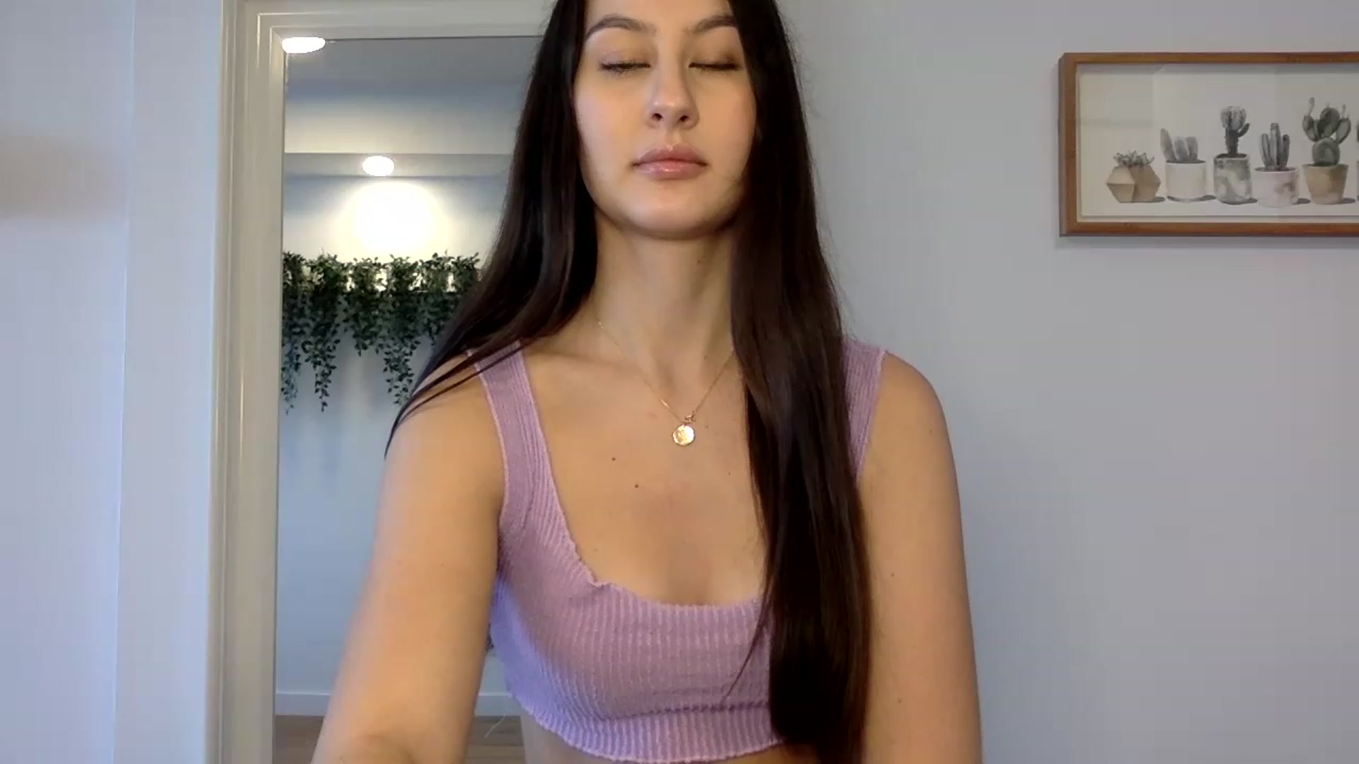 Gallery image thumbnail from LunaBanana's myfreecams stream on, 12/10/2022, 19:19 image 15 of 20
