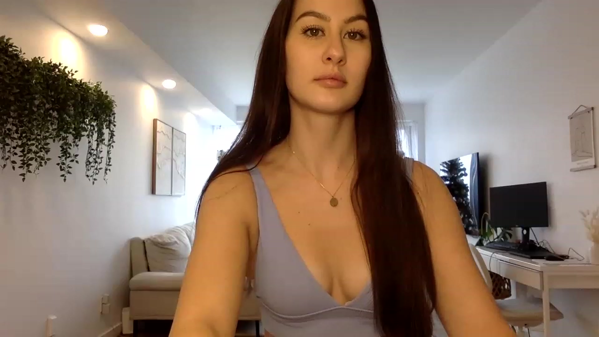 Gallery image thumbnail from LunaBanana's myfreecams stream on, 12/11/2022, 18:25 image 17 of 20