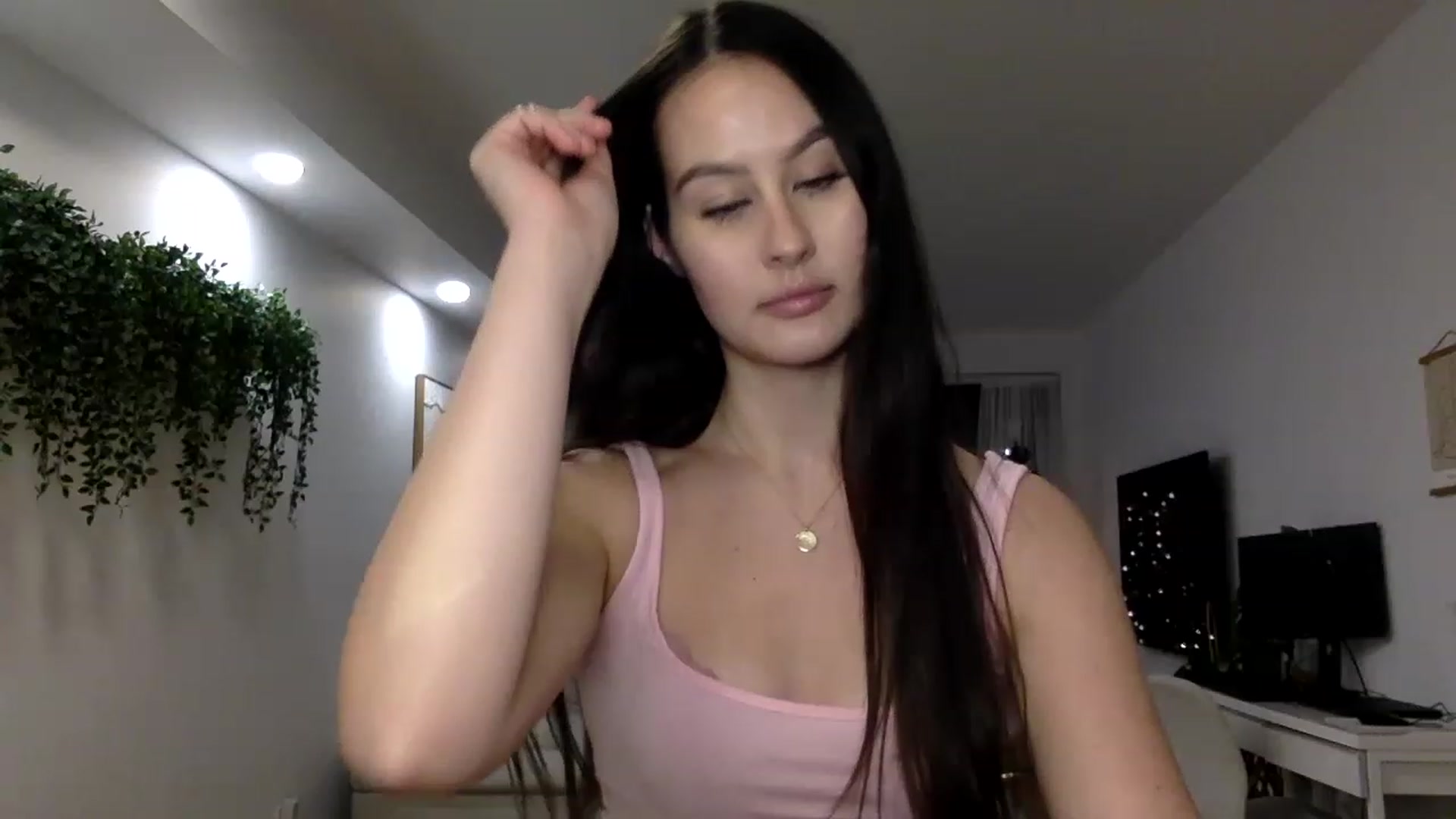 Gallery image thumbnail from LunaBanana's myfreecams stream on, 12/29/2022, 02:08 image 11 of 20
