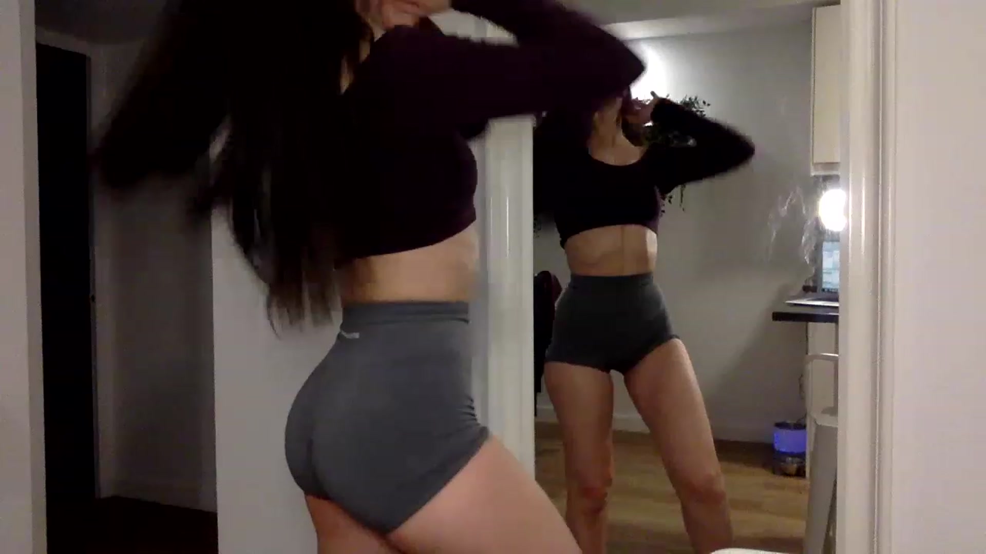 Gallery image thumbnail from LunaBanana's myfreecams stream on, 04/03/2023, 01:56 image 6 of 20