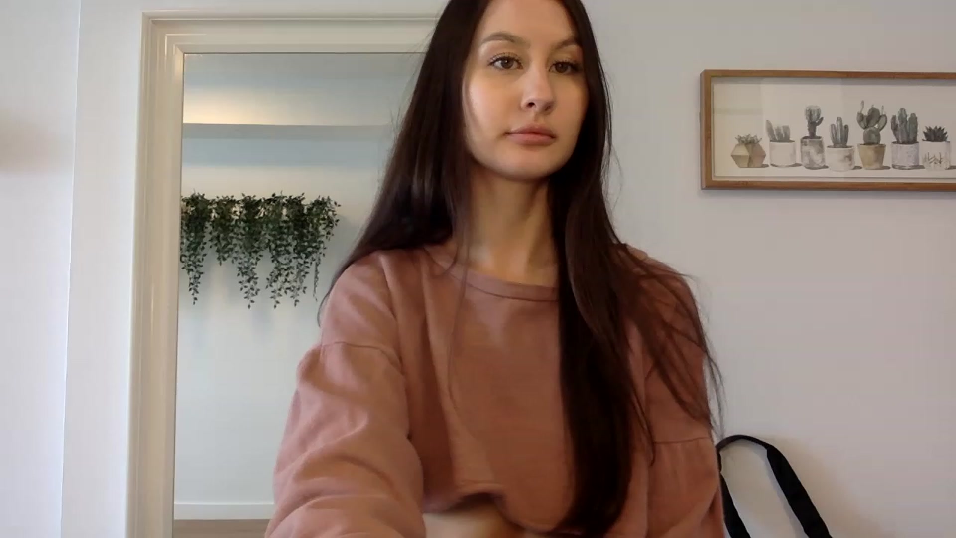 Gallery image thumbnail from LunaBanana's myfreecams stream on, 06/10/2023, 18:40 image 12 of 20