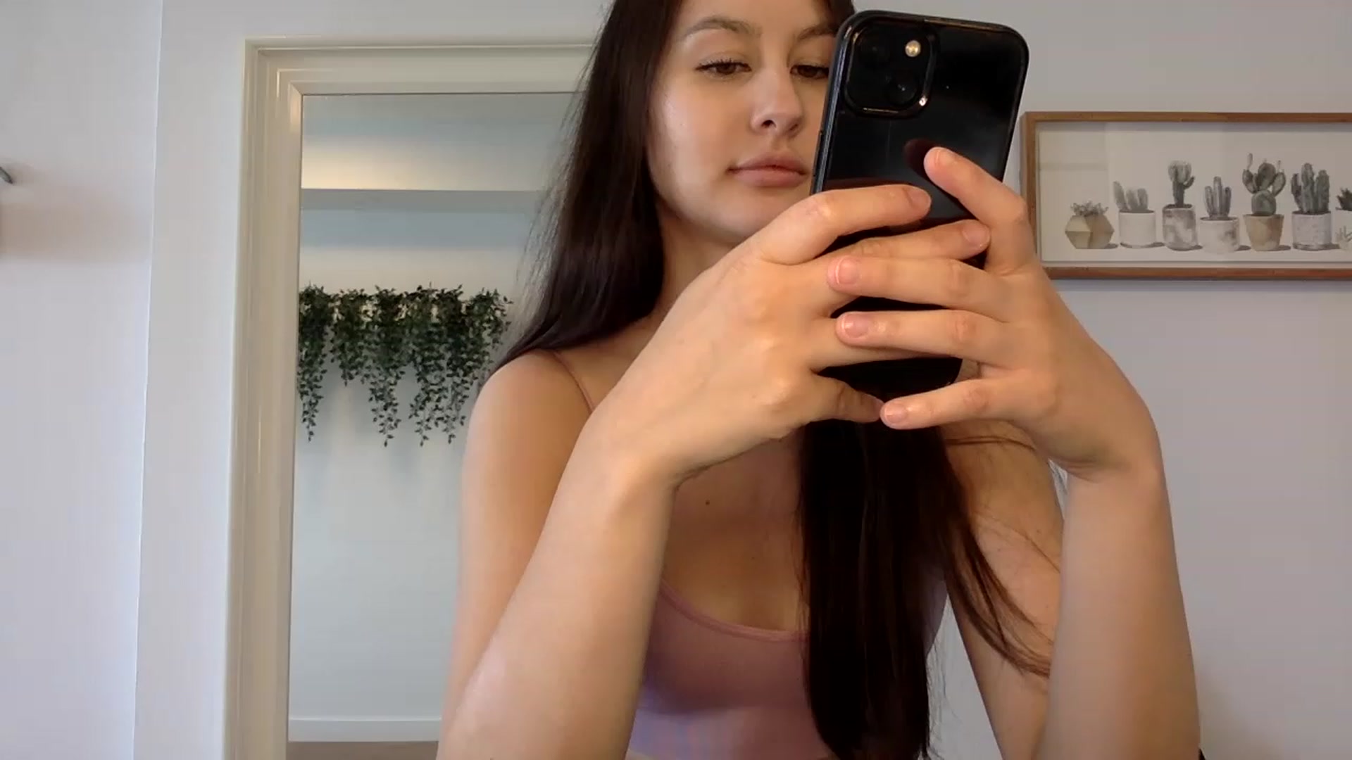 Gallery image thumbnail from LunaBanana's myfreecams stream on, 06/10/2023, 19:21 image 1 of 20