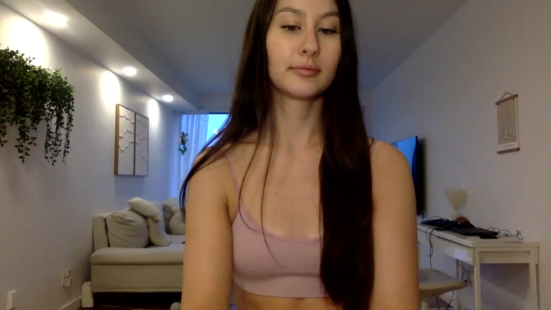 Gallery image thumbnail from LunaBanana's myfreecams stream on, 06/11/2023, 24:43 image 17 of 20