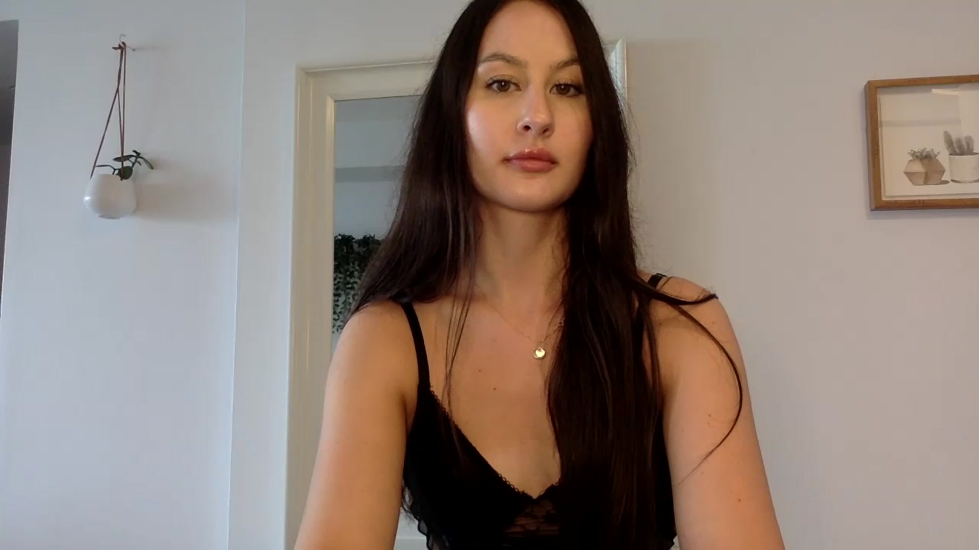 Gallery image thumbnail from LunaBanana's myfreecams stream on, 06/24/2023, 19:40 image 20 of 20