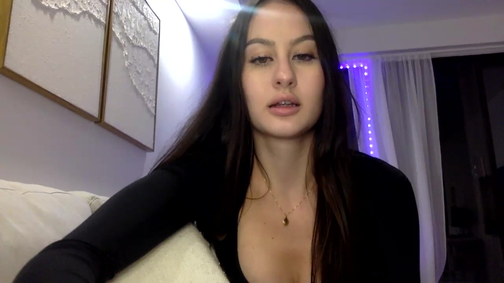 Gallery image thumbnail from LunaBanana's myfreecams stream on, 10/31/2023, 04:04 image 13 of 20