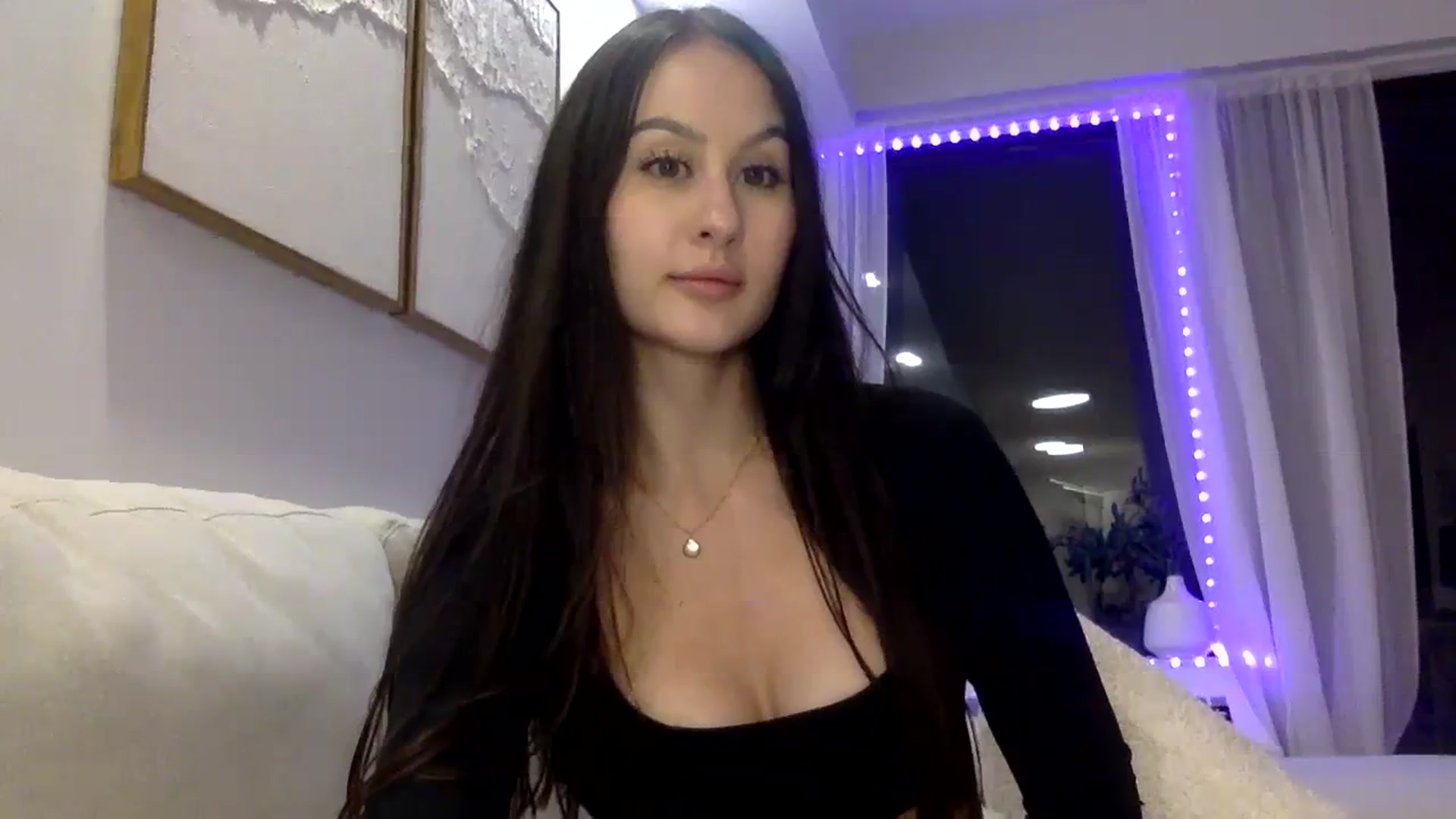 Gallery image thumbnail from LunaBanana's myfreecams stream on, 10/31/2023, 04:04 image 16 of 20