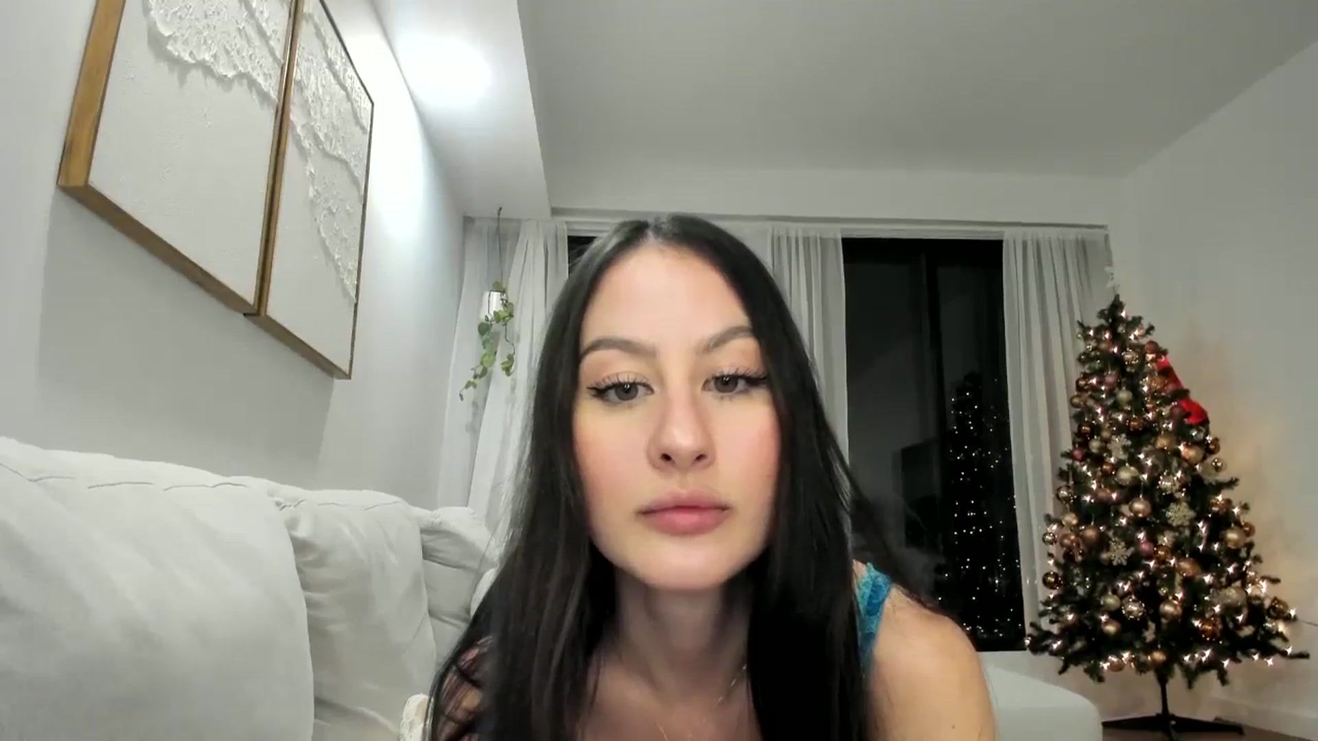 Gallery image thumbnail from LunaBanana's myfreecams stream on, 12/10/2023, 02:57 image 4 of 20