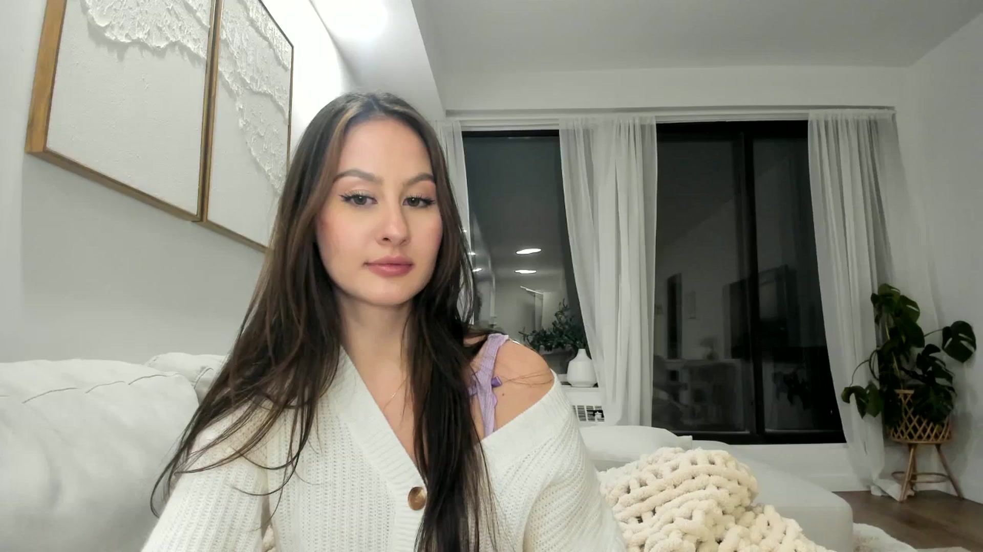 Gallery image thumbnail from LunaBanana's myfreecams stream on, 01/07/2024, 08:17 image 10 of 20