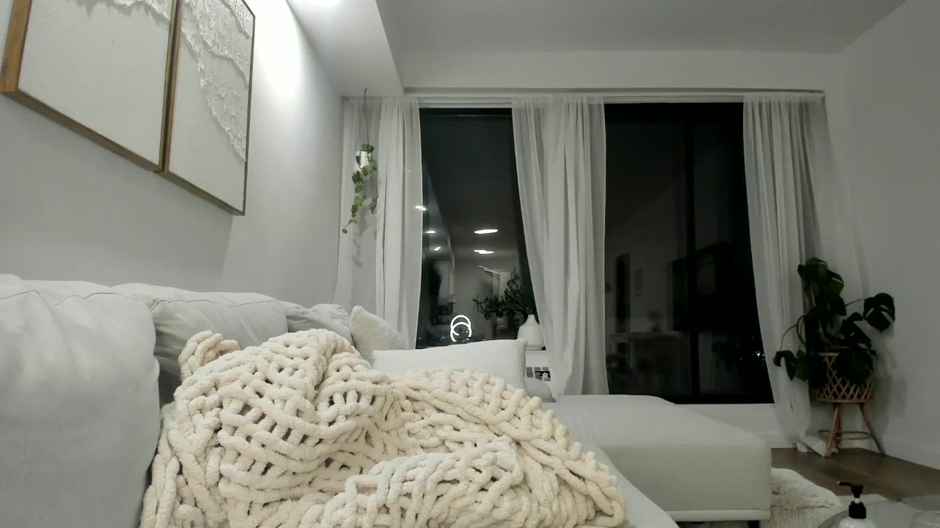 Gallery image thumbnail from LunaBanana's myfreecams stream on, 01/12/2024, 03:53 image 19 of 20