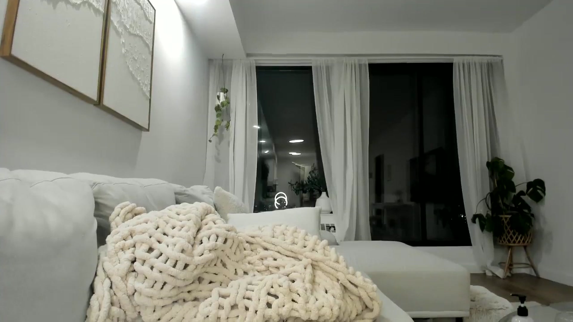 Gallery image thumbnail from LunaBanana's myfreecams stream on, 01/12/2024, 03:53 image 20 of 20