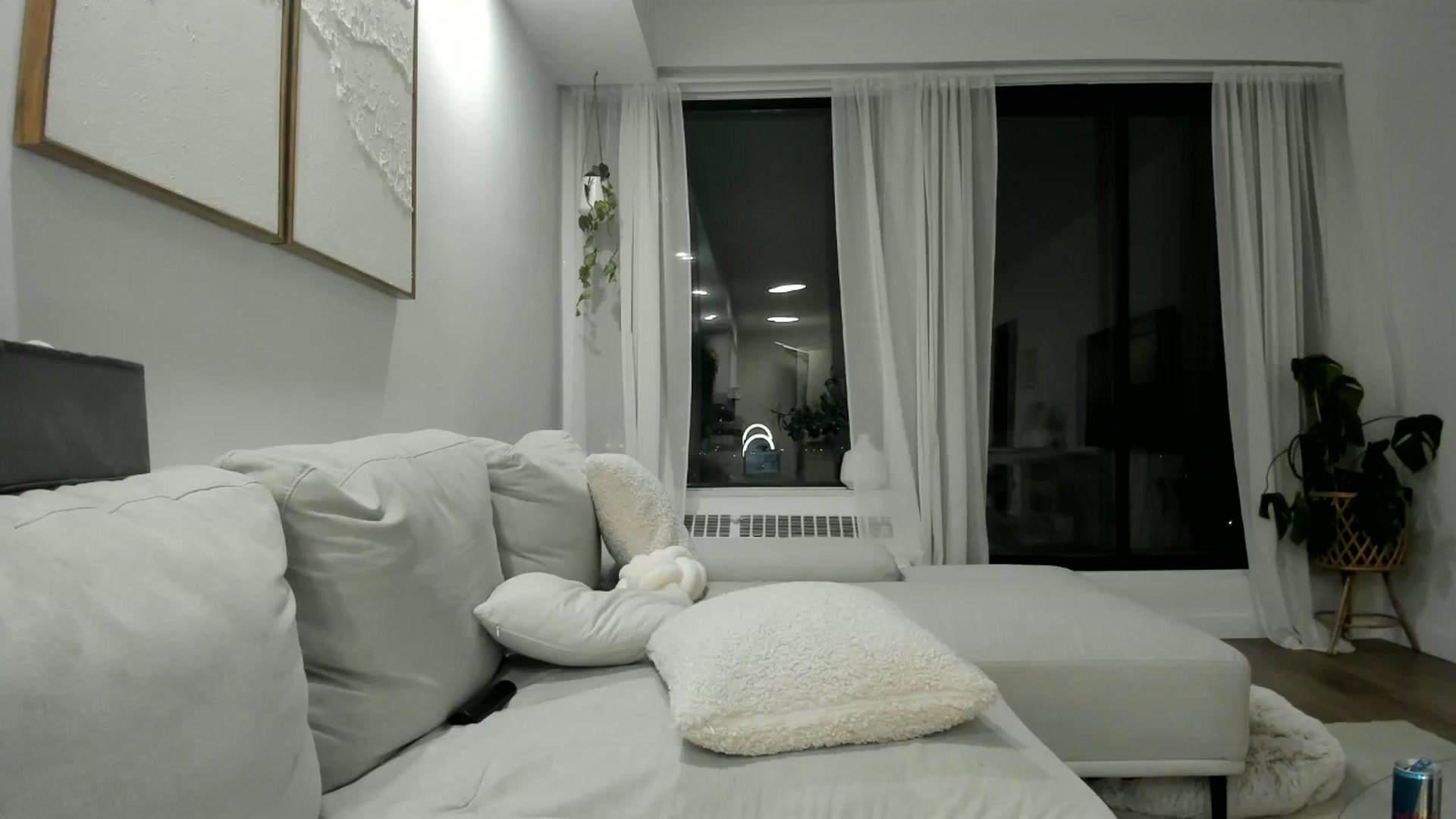 Gallery image thumbnail from LunaBanana's myfreecams stream on, 01/26/2024, 06:50 image 14 of 20