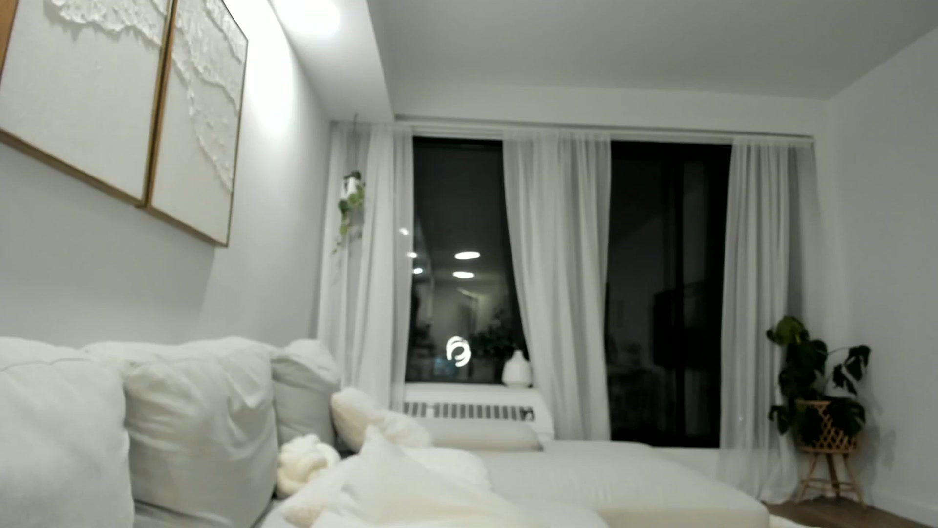 Gallery image thumbnail from LunaBanana's myfreecams stream on, 03/10/2024, 06:50 image 15 of 20