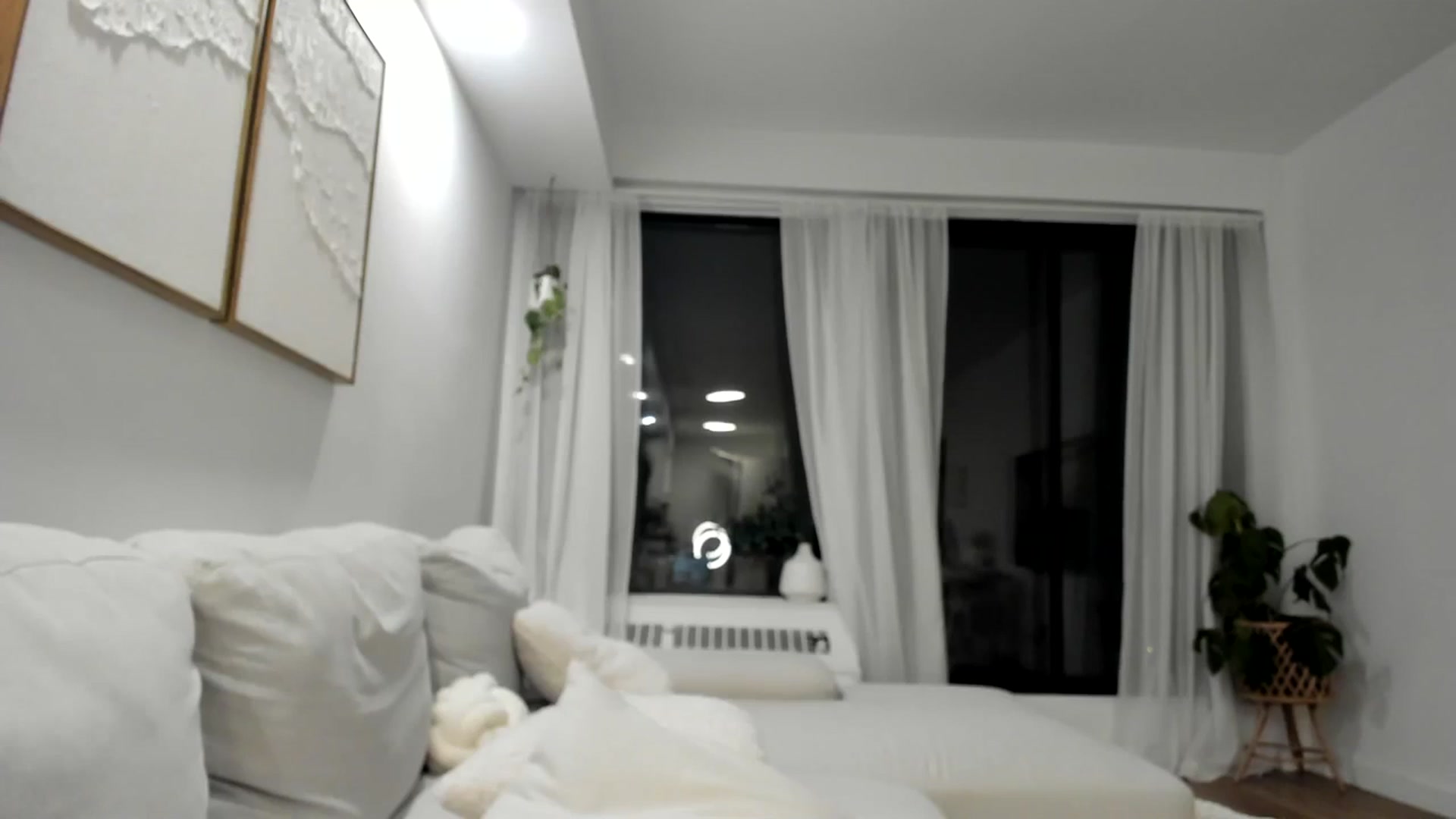 Gallery image thumbnail from LunaBanana's myfreecams stream on, 03/10/2024, 06:50 image 16 of 20