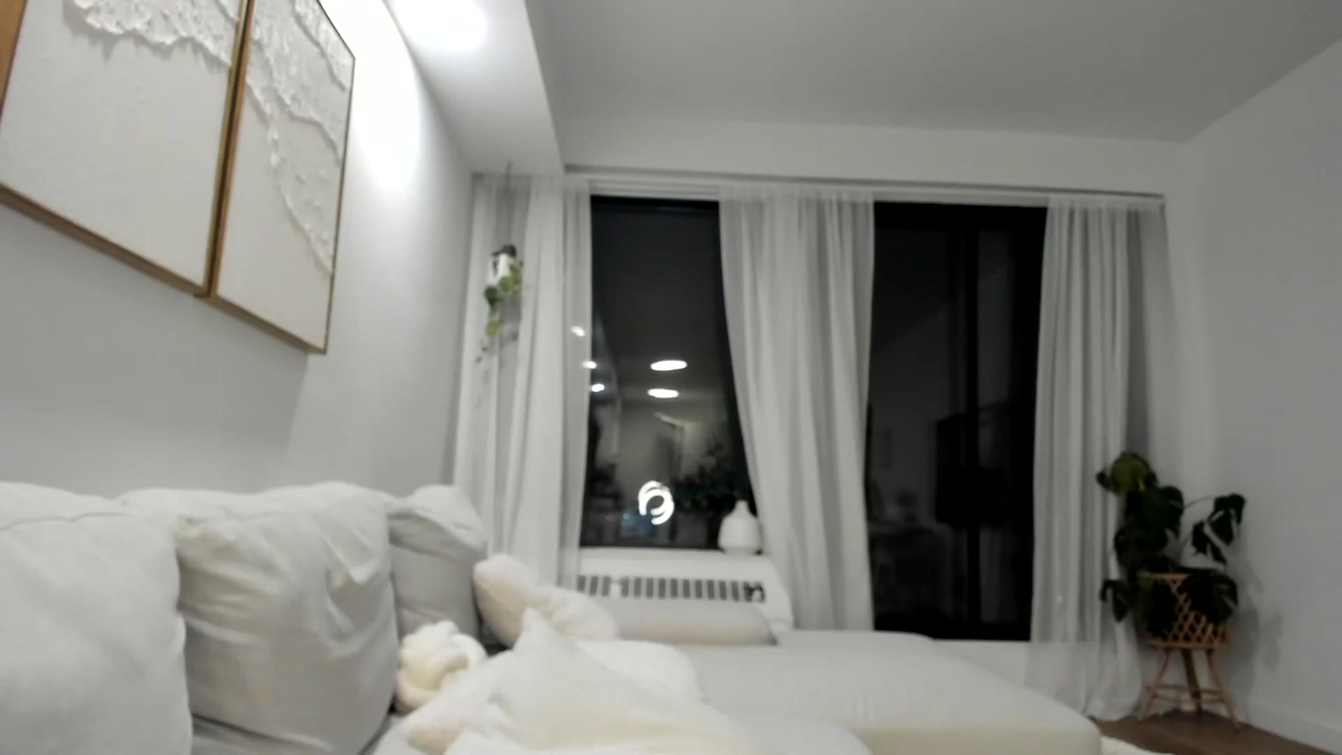 Gallery image thumbnail from LunaBanana's myfreecams stream on, 03/10/2024, 06:50 image 18 of 20