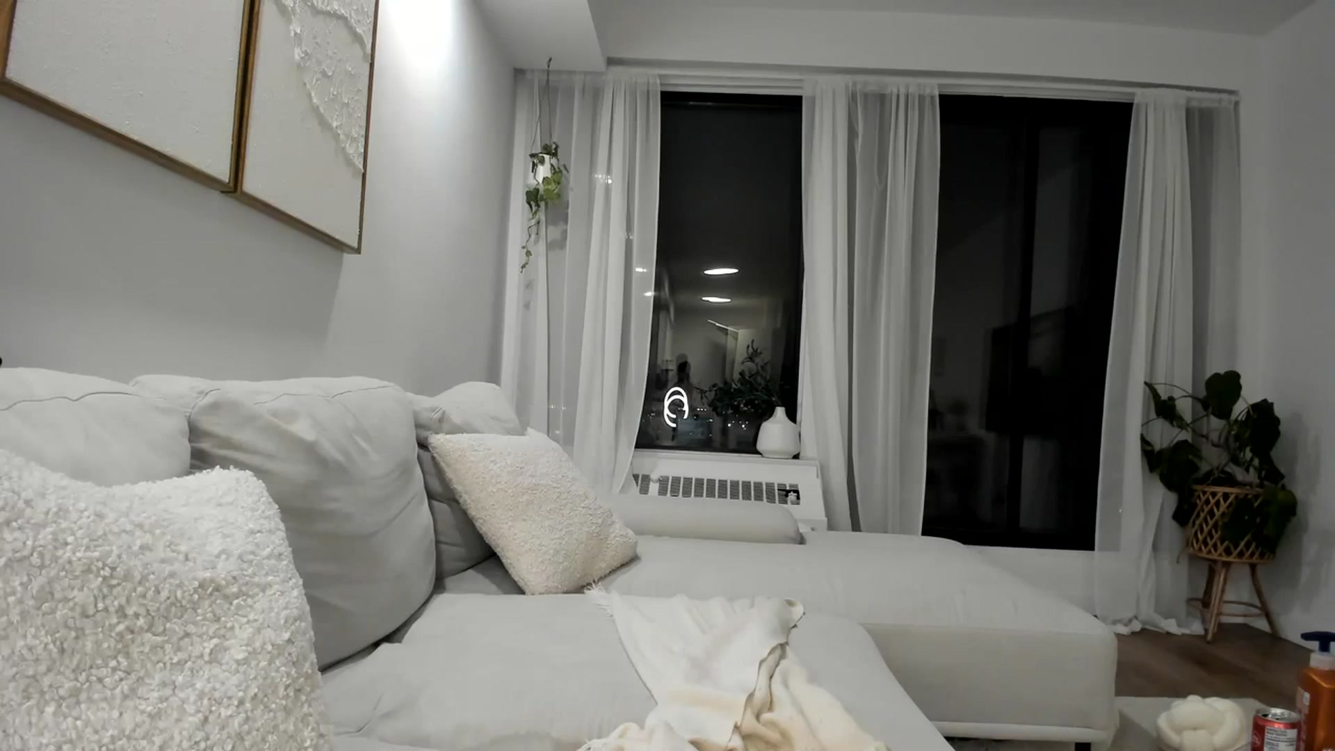 Gallery image thumbnail from LunaBanana's myfreecams stream on, 04/14/2024, 02:39 image 13 of 20