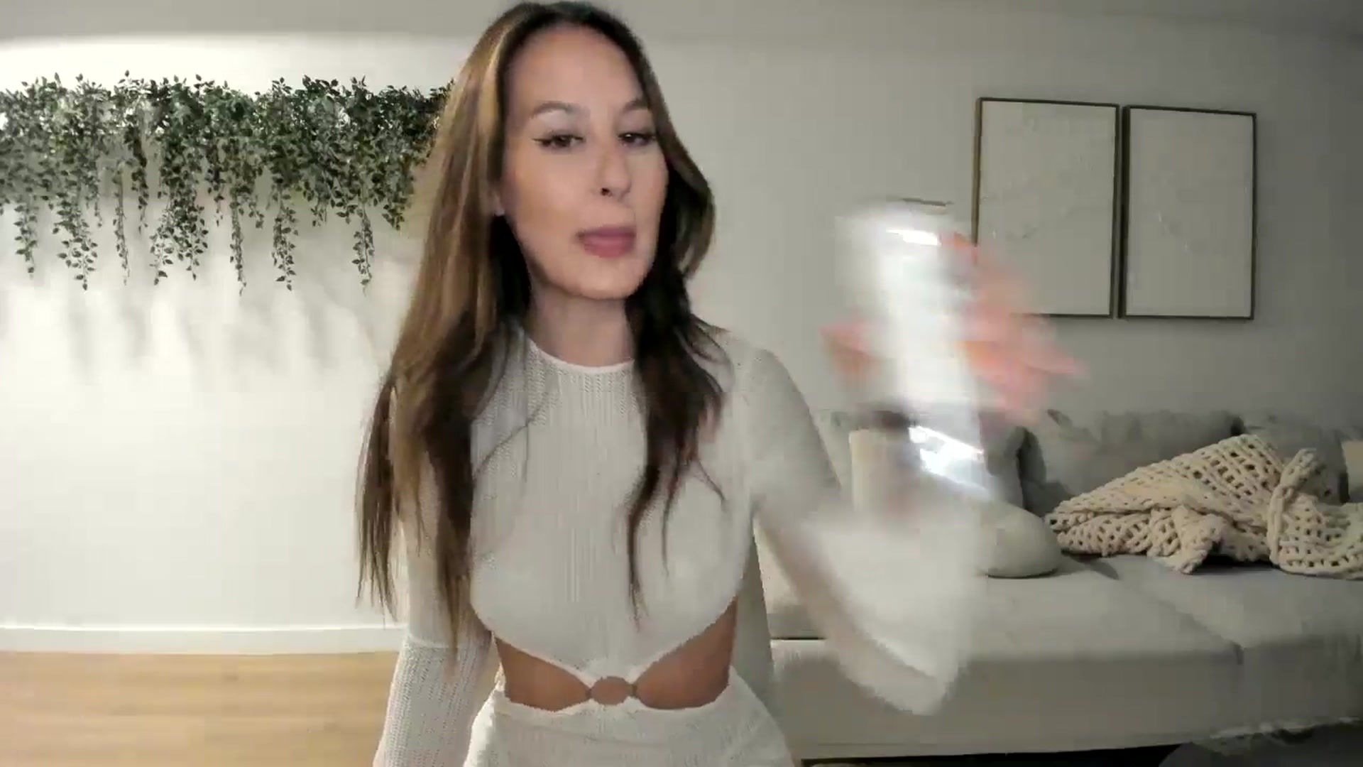 Gallery image thumbnail from LunaBanana's myfreecams stream on, 05/26/2024, 03:35 image 9 of 20