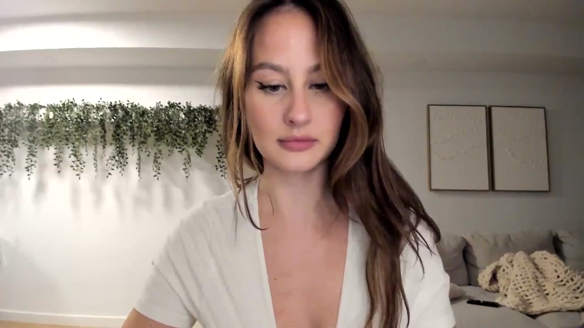 Gallery image thumbnail from LunaBanana's myfreecams stream on, 06/13/2024, 03:50 image 7 of 20
