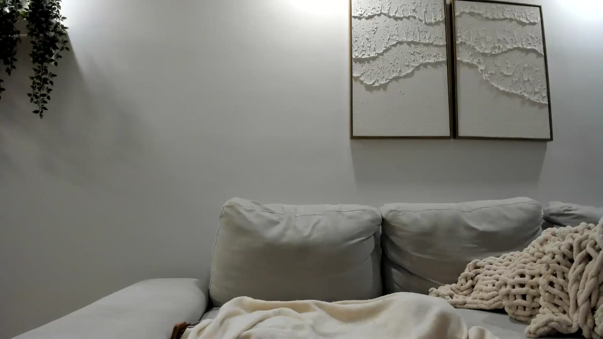 Gallery image thumbnail from LunaBanana's myfreecams stream on, 09/09/2024, 05:17 image 10 of 20
