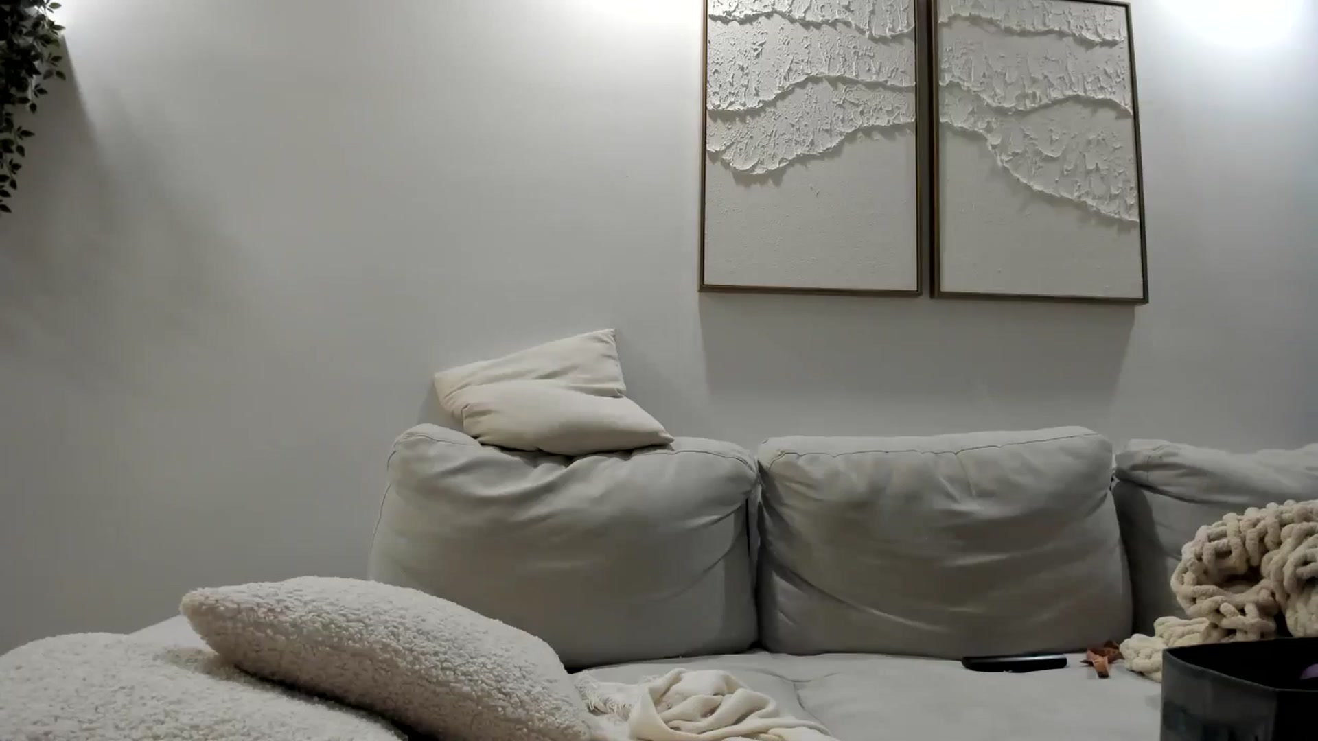 Gallery image thumbnail from LunaBanana's myfreecams stream on, 09/16/2024, 06:19 image 12 of 20