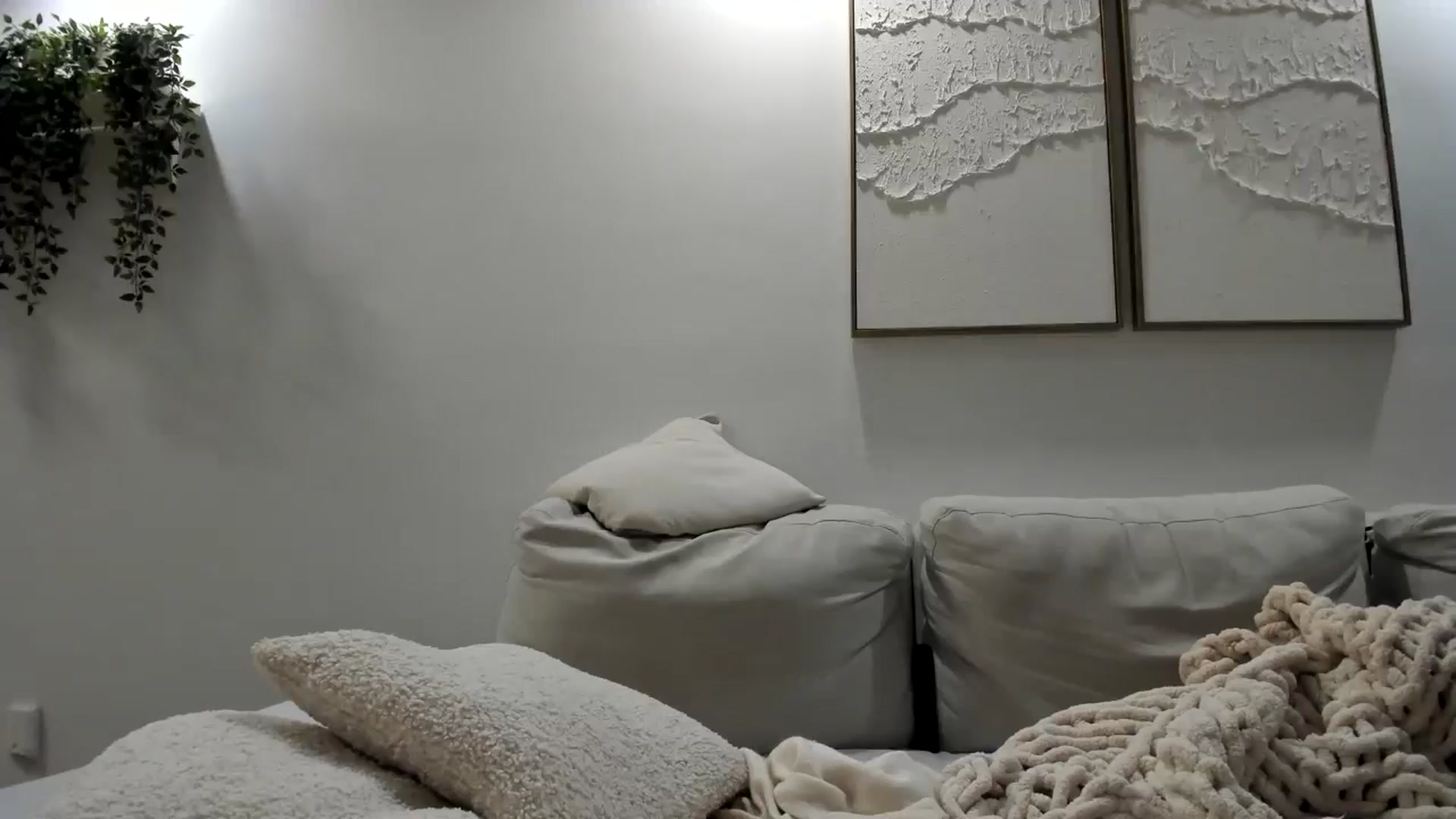 Gallery image thumbnail from LunaBanana's myfreecams stream on, 09/23/2024, 04:08 image 12 of 20