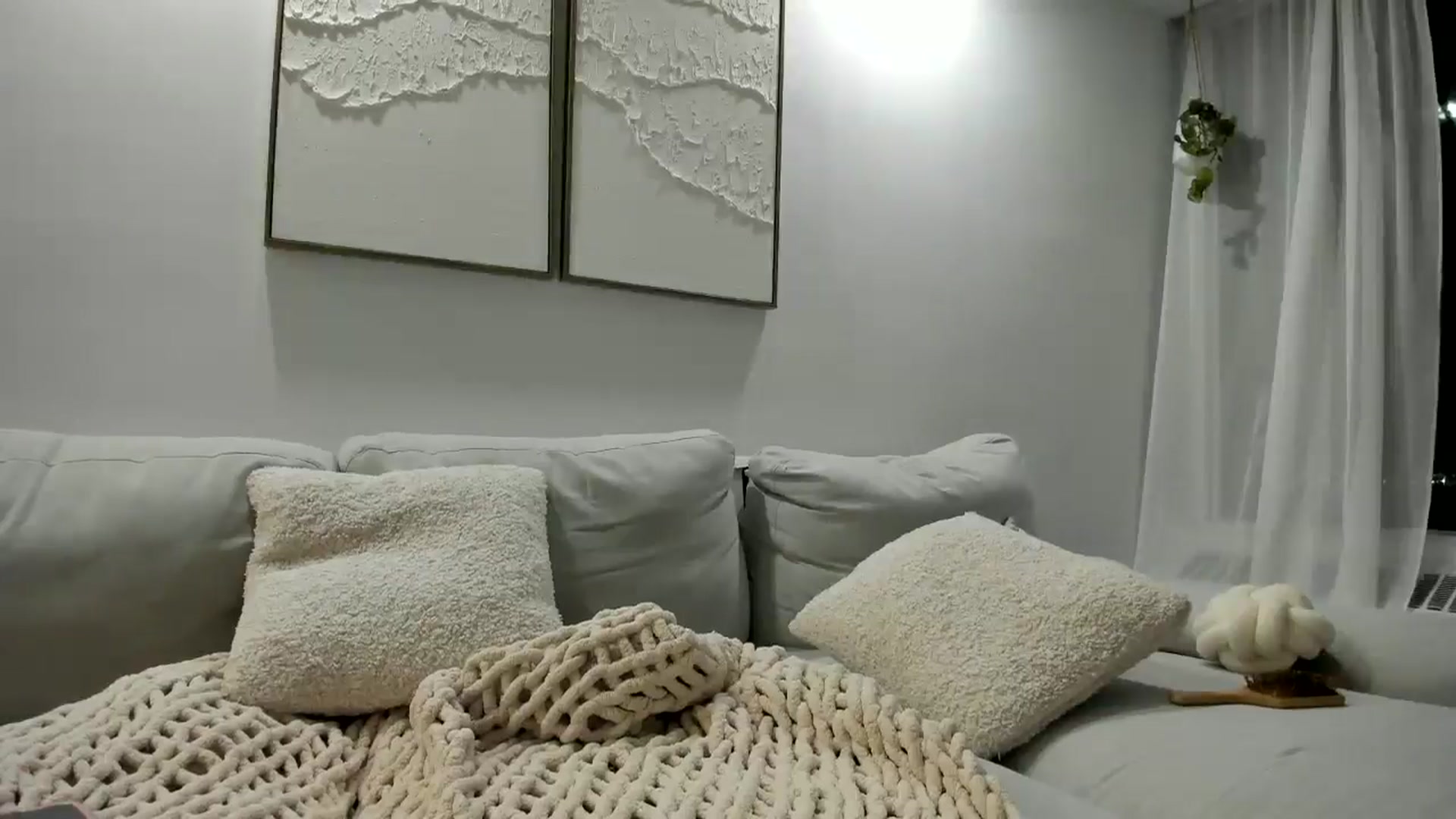 Gallery image thumbnail from LunaBanana's myfreecams stream on, 11/10/2024, 07:06 image 13 of 20