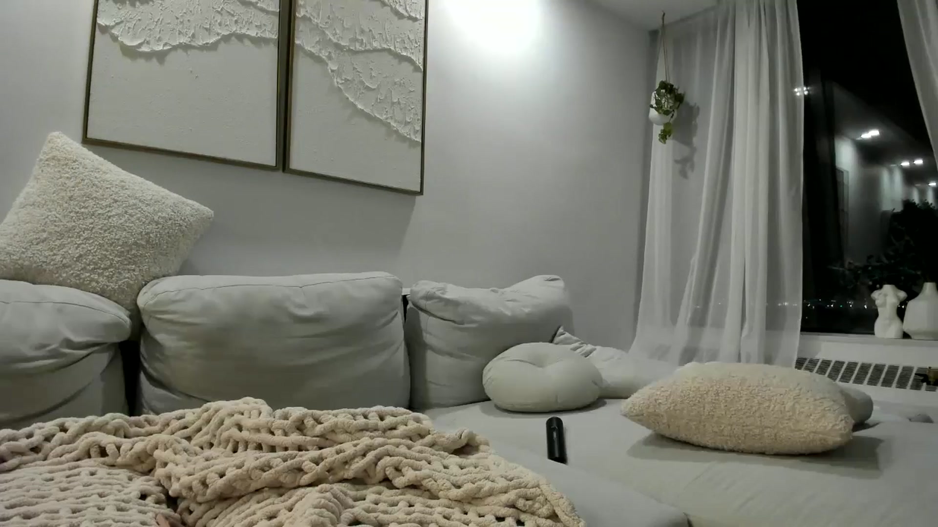 Gallery image thumbnail from LunaBanana's myfreecams stream on, 11/15/2024, 04:19 image 12 of 20
