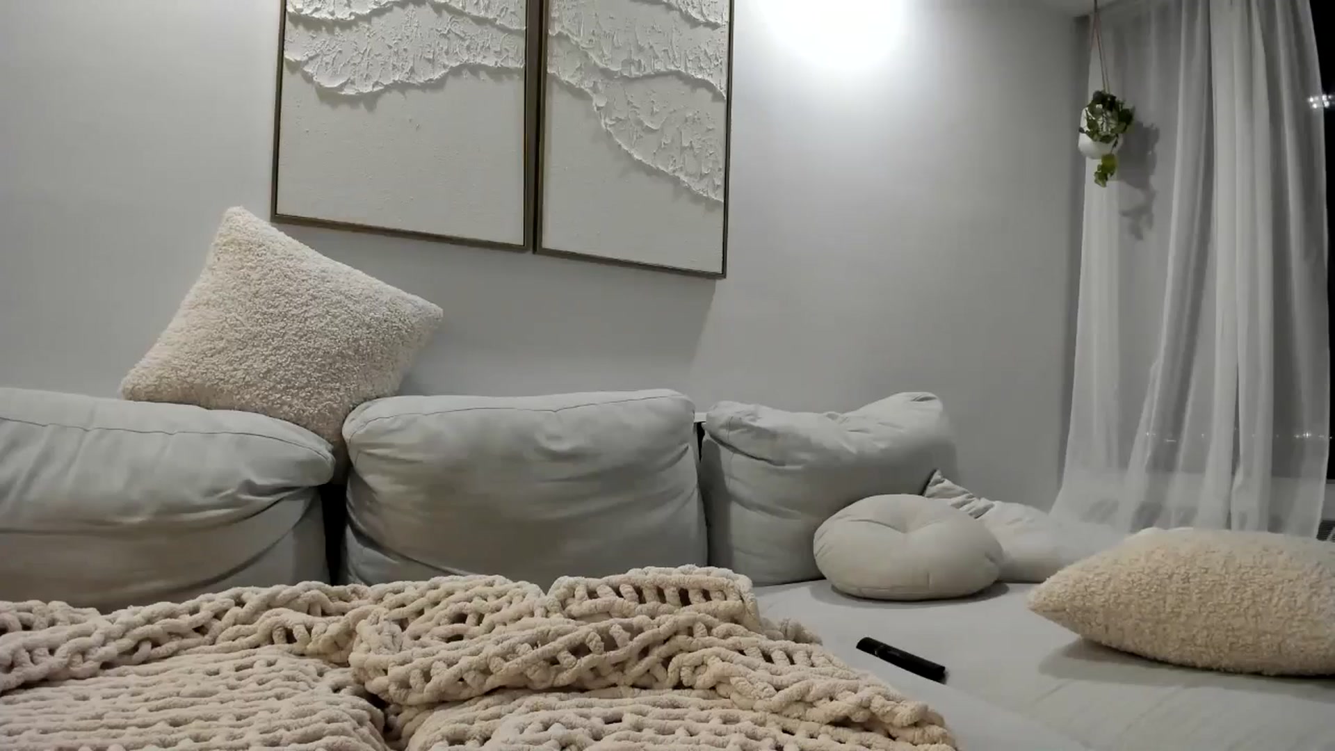 Gallery image thumbnail from LunaBanana's myfreecams stream on, 11/15/2024, 04:19 image 18 of 20