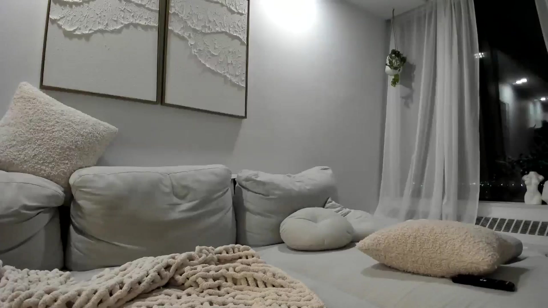 Gallery image thumbnail from LunaBanana's myfreecams stream on, 11/15/2024, 07:09 image 8 of 20