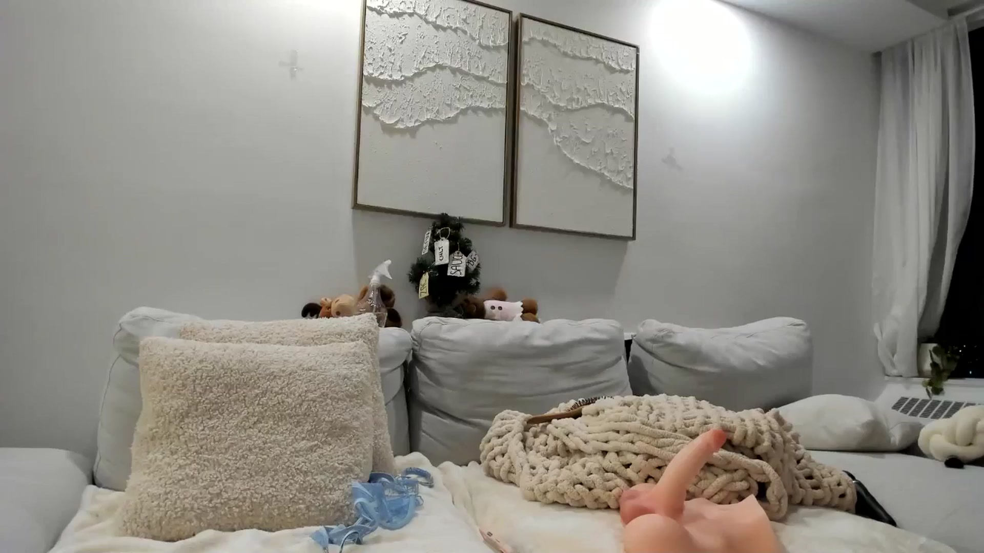 Gallery image thumbnail from LunaBanana's myfreecams stream on, 12/16/2024, 07:44 image 5 of 20