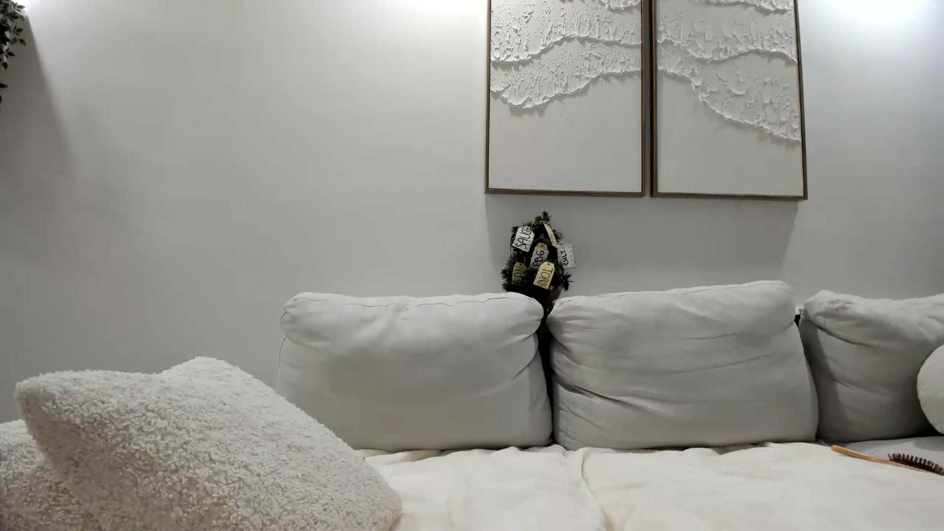 Gallery image thumbnail from LunaBanana's myfreecams stream on, 12/19/2024, 06:41 image 8 of 20