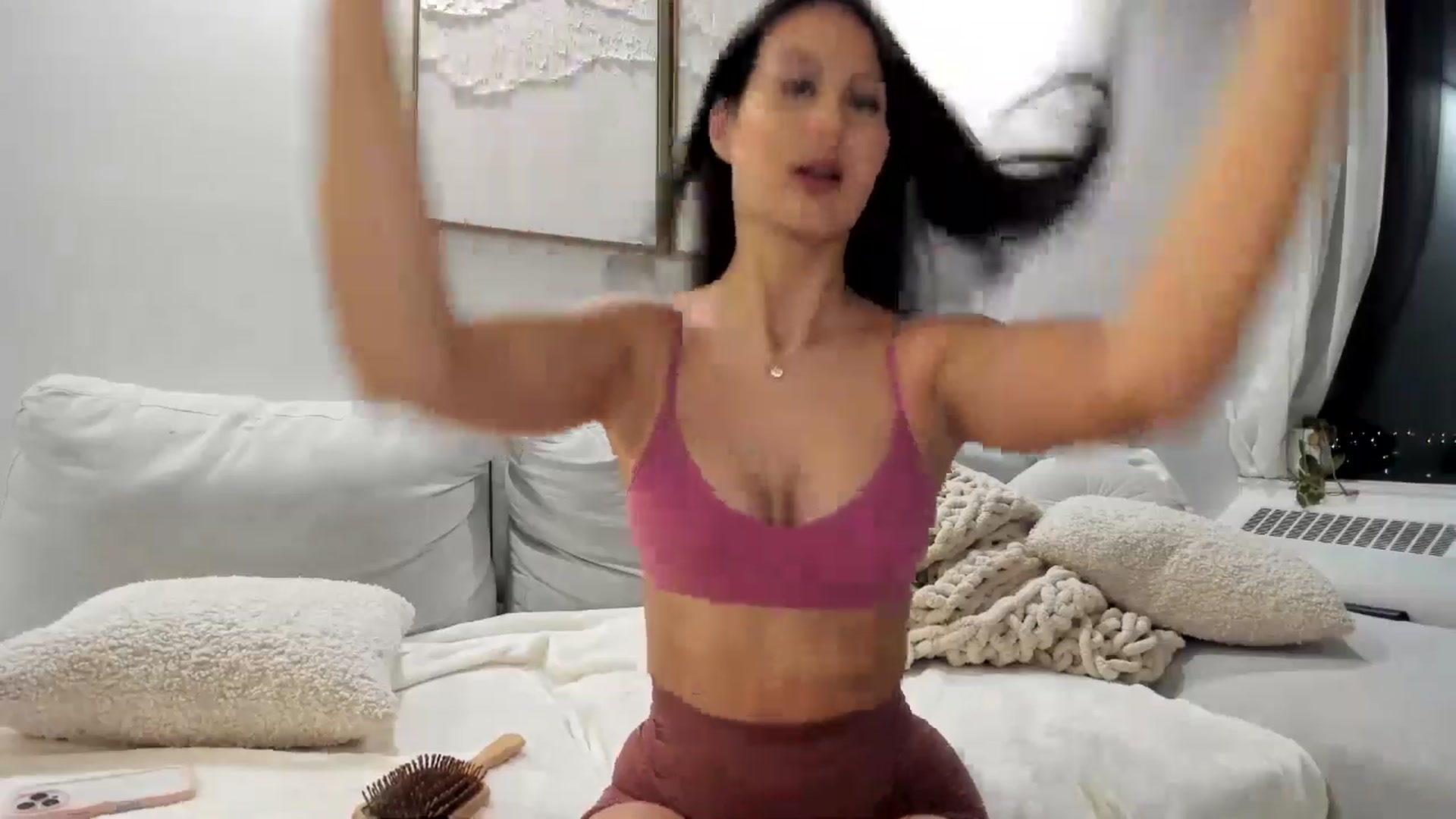 Gallery image thumbnail from LunaBanana's myfreecams stream on, 01/10/2025, 06:41 image 11 of 20