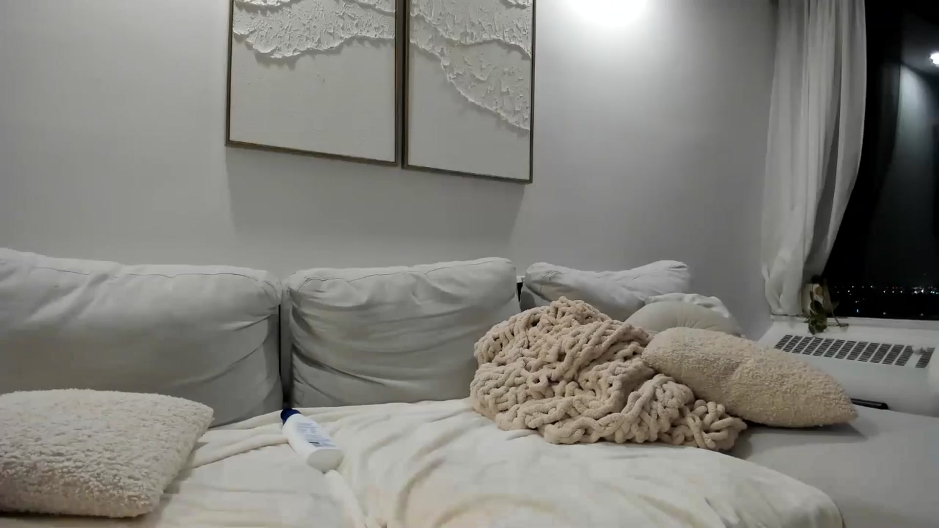 Gallery image thumbnail from LunaBanana's myfreecams stream on, 01/10/2025, 07:40 image 10 of 20