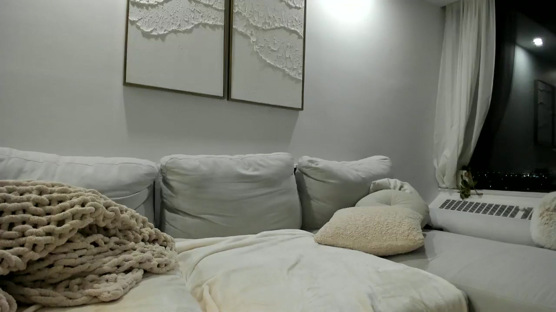 Gallery image thumbnail from LunaBanana's myfreecams stream on, 01/12/2025, 05:33 image 18 of 20