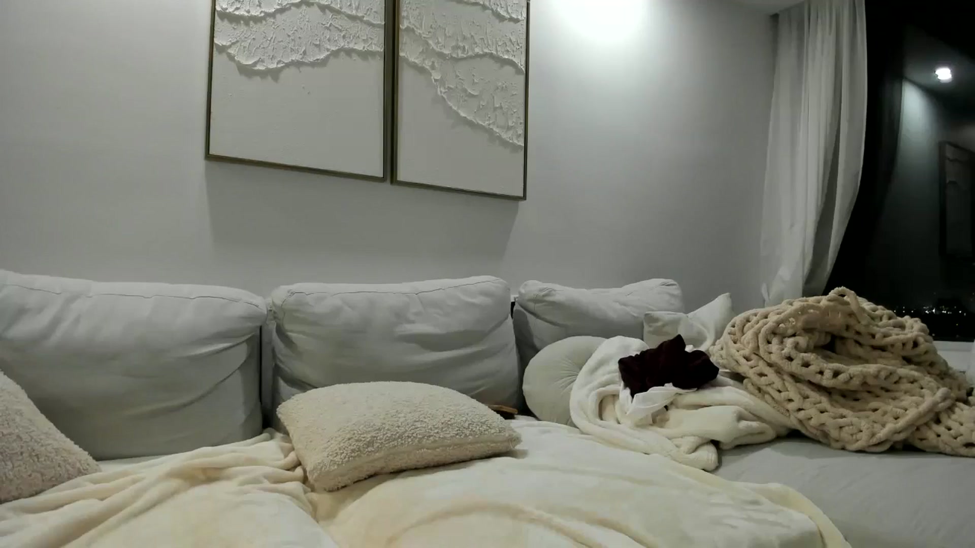 Gallery image thumbnail from LunaBanana's myfreecams stream on, 01/20/2025, 06:30 image 18 of 20