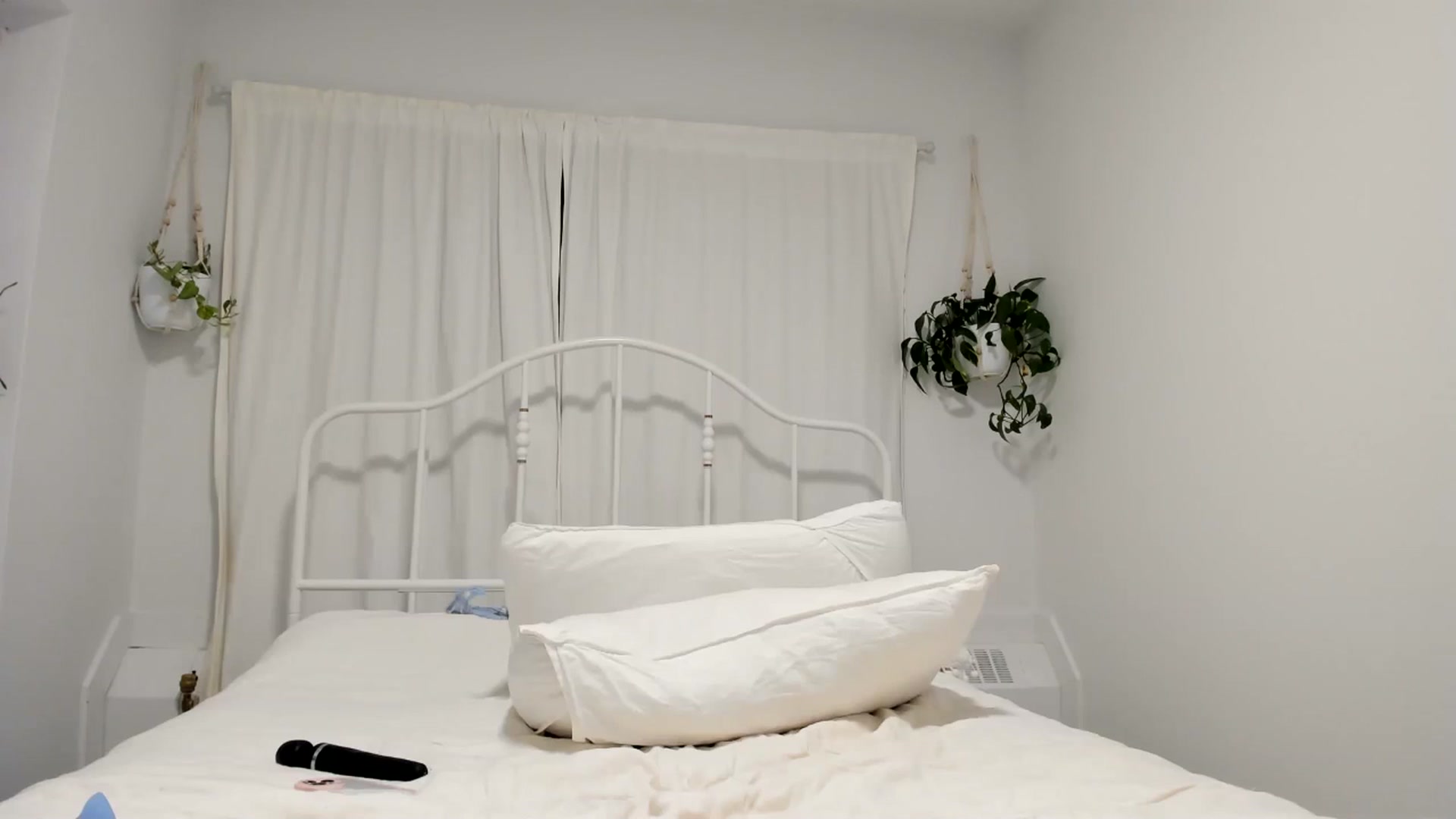 Gallery image thumbnail from LunaBanana's myfreecams stream on, 02/13/2025, 07:18 image 18 of 20